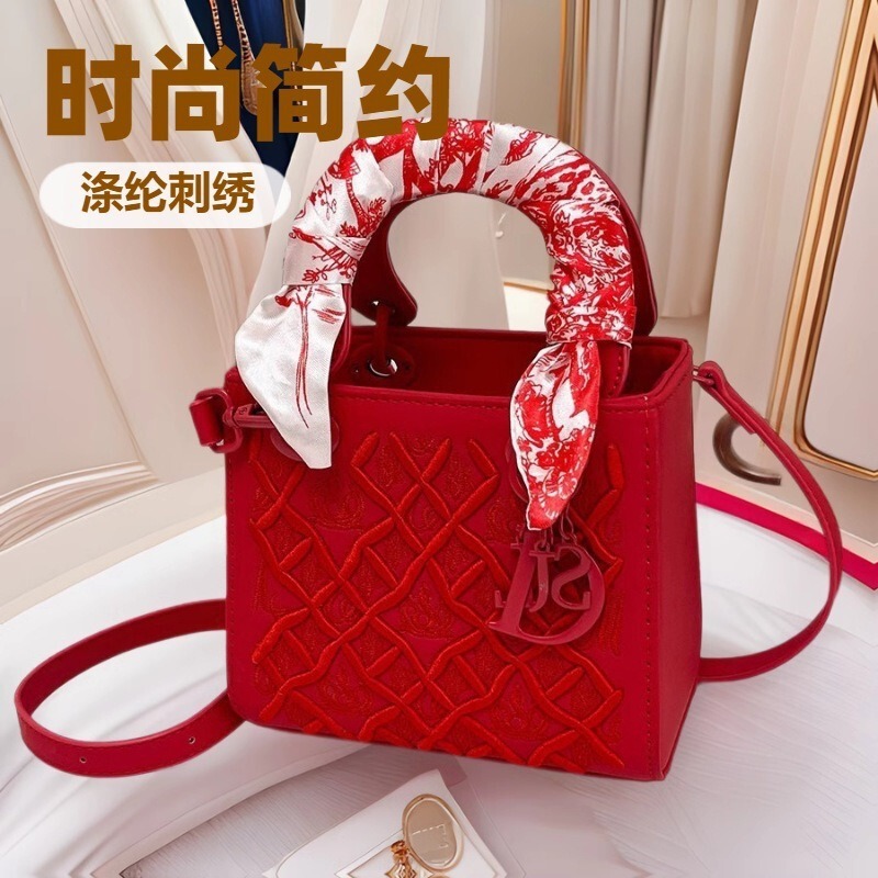 Light Luxury Fashion Lady Diana Style Women's Handbag with Heavy Embroidery and Quilted Embossing, a Cross-Border Hot-Selling Item Directly from the Factory