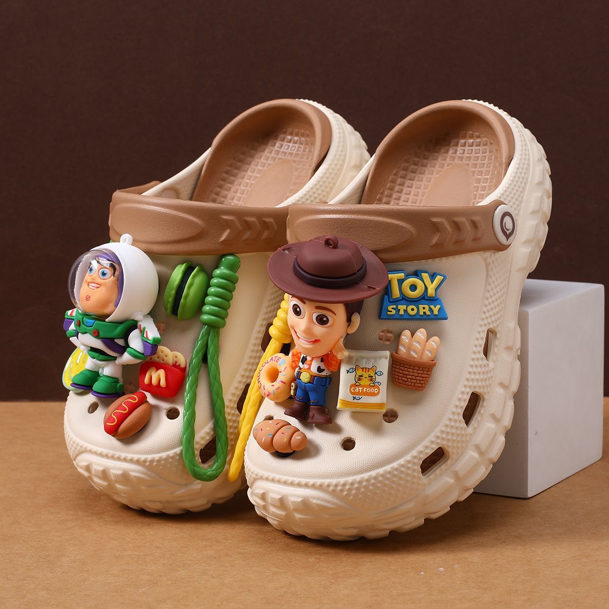Children's Crocs-style slippers for boys