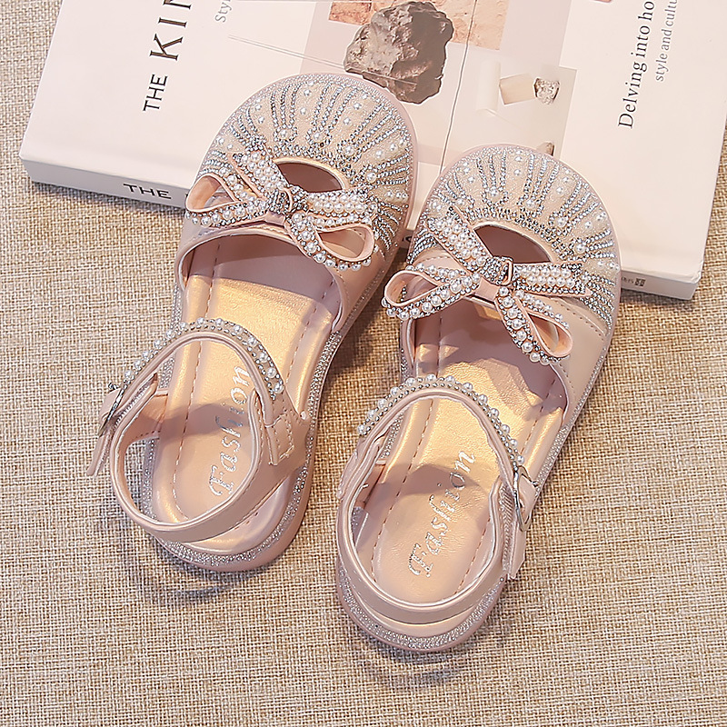 Sandálias de niñas verano 2026 nuevos zapatos de cristal para niños Feng Shui romanos zapatos de diamante para niñas zapatos de suela suave