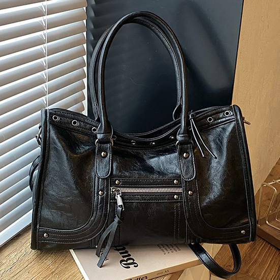 Cross-border 2026 Winter New Vintage Rivet Motorcycle Bag Trendy Cool Single Shoulder Crossbody Bag Large Capacity Women's Tote Bag Cross-border 2026 Winter New Vintage Rivet Motorcycle Bag Trendy Cool Single Shoulder Crossbody Bag Large Capacity Women's Tote Bag