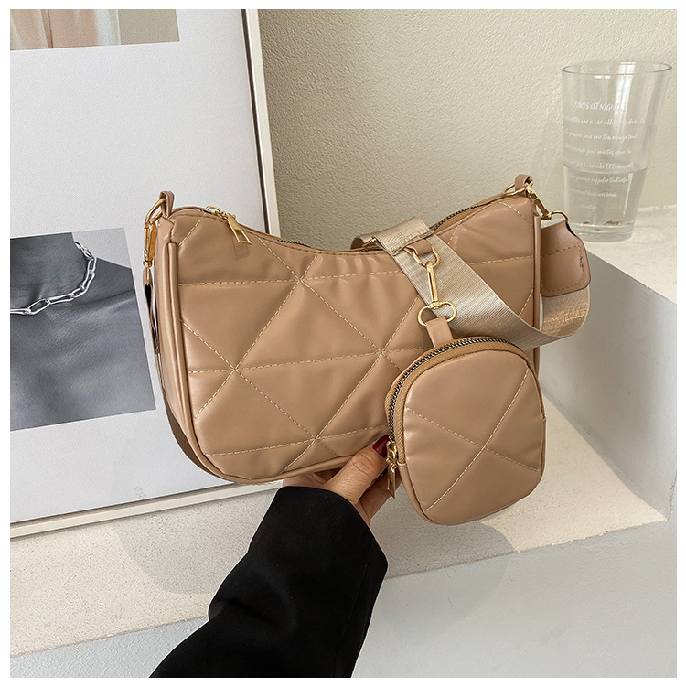 Fashion Solid Color Simple Embroidery Thread Rhombic Shoulder Messenger Bag display picture 15