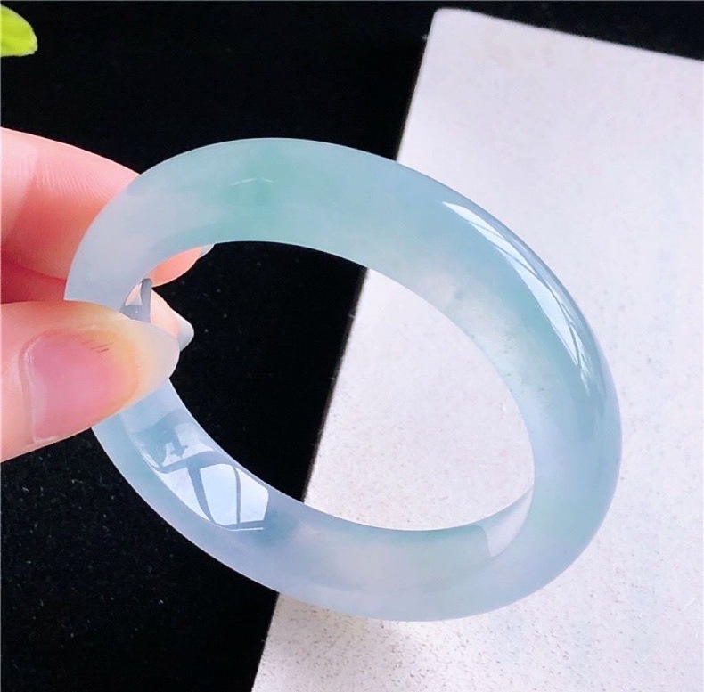 Vòng tay ngọc bích tự nhiên Myanmar cao cấp – đường kính trong 51–65 mm chi tiết 5