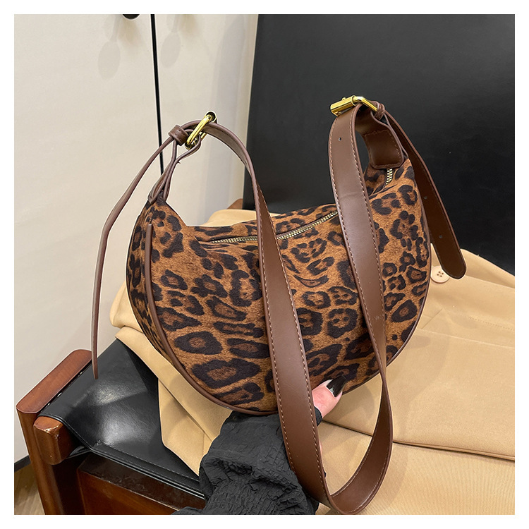 Bolso pequeño con estampado de leopardo retro mujer 2024 otoño e invierno nuevo bolso de bola de masa de un solo hombro moda estilo occidental textura alta bandolera