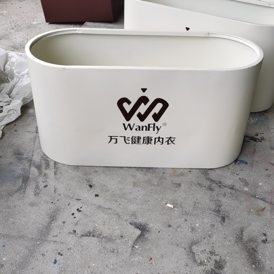 Caja de flores de balcón combinación de maceta de acero inoxidable terraza caja de plantación de tarjetas de escalones barandilla diseño gratuito caja de flores exclusiva
