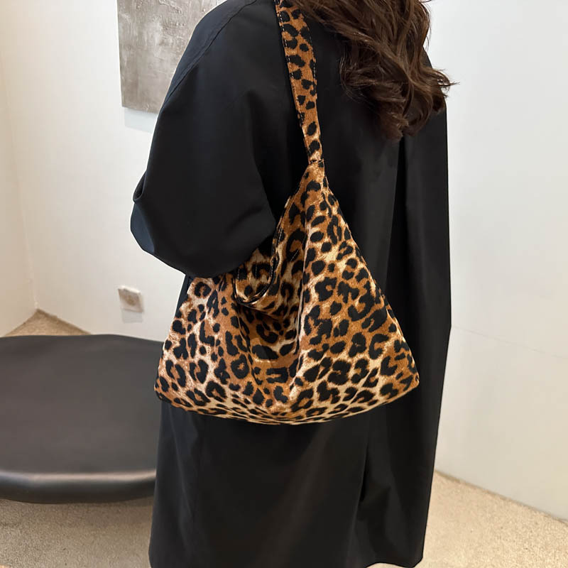 Bolsa de lona de leopardo de gran capacidad de mujer 2024 nuevo otoño invierno bolsa de compras casuales bolsa de viaje de clase
