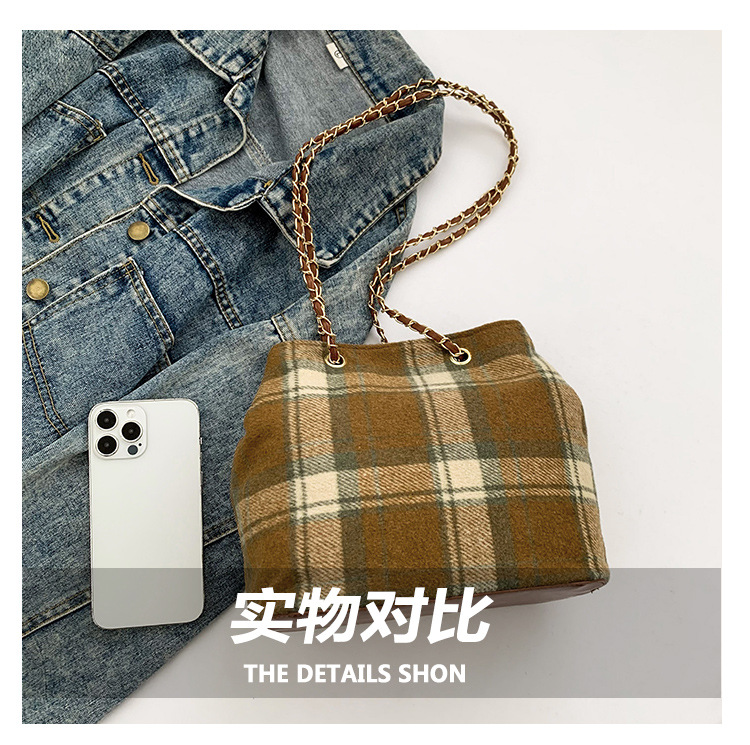 Retro and fashionable woolen texture bucket bag, large capacity commuting bag, chain check pattern casual single-shoulder crossbody women's bag undefined