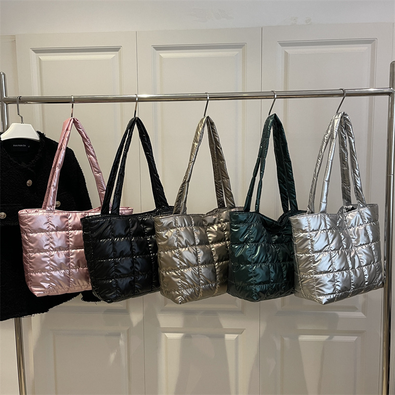 2025 otoño y invierno bolsas de algodón espacial de gran capacidad bolsas de hombro bolsas de pluma coreanas simples bolsas casuales para mujeres
