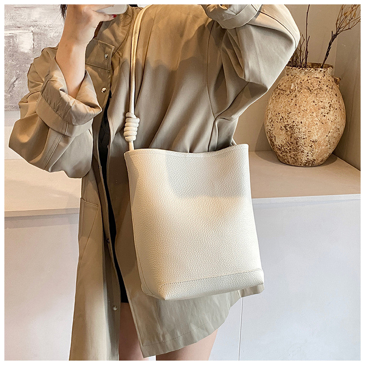 Einfache trendige große Kapazität Eimer 2024 neue Pendler Mutter und Kind modische Textur Frauen einzelne Schulter_voghion.com