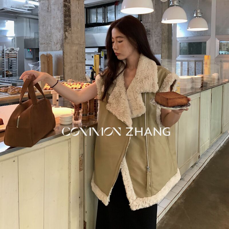 Cz Zhang Autumn and Winter Lamb Wool Large Lapel Spliced Pu Leather down Jacket Vest Women's Warm Vest 83417