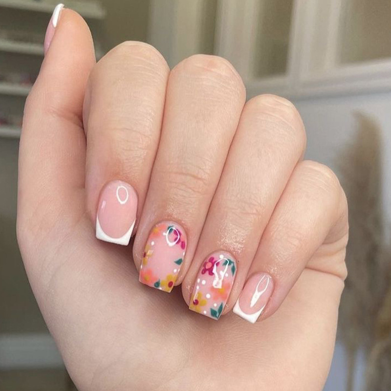 Spring New Cute Graffiti Warm Color Floral Green Leaf Wreath White French Wearable Finished Fake Nail Patch