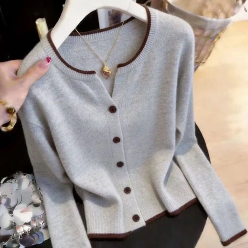 Color-blocked knitted cardigan, Korean-style design, fashionable and chic, new spring long-sleeved top for women