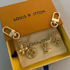 L Brand New Foreign Trade Keychain Four-Leaf Clover Alloy Charm European and American Fashion Trend Bracelet Bag Chain L