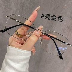 穏やかな禁欲系の金糸メガネの長方形の狭い枠の日本の男子学生の平光鏡は近視の青い光の潮を防ぐことができます。