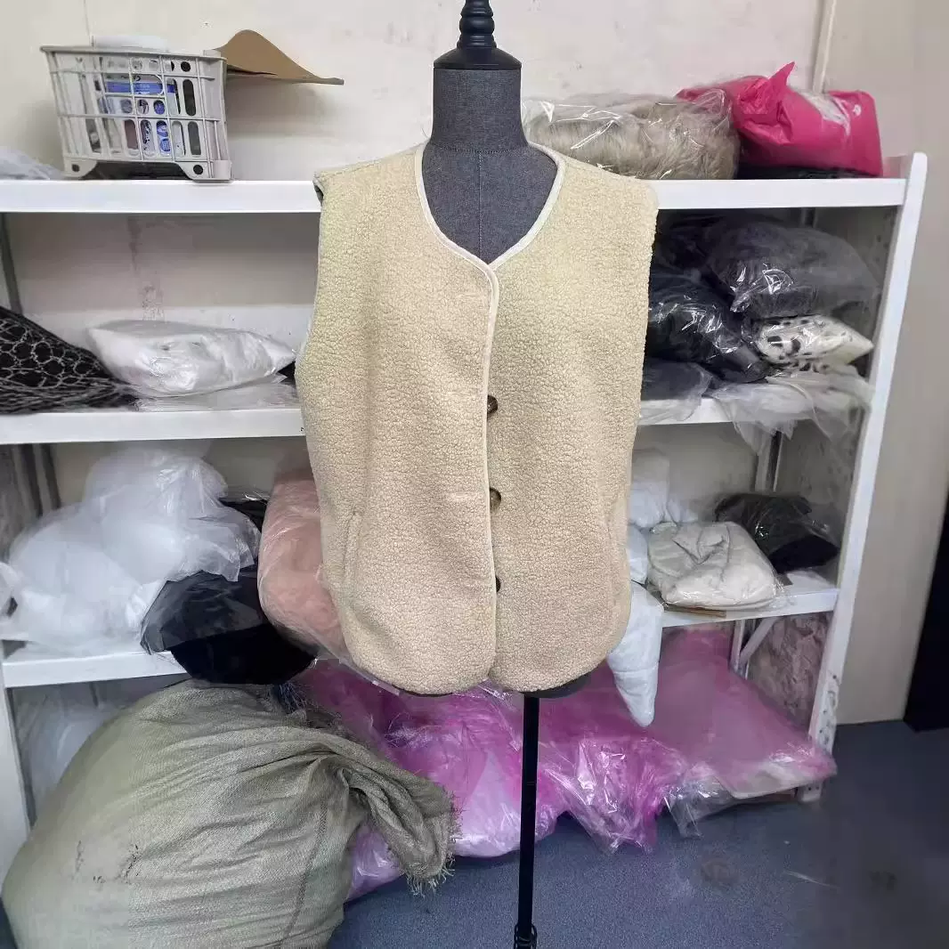 欧美秋冬新款羊羔毛韩版百搭外穿大码女士马甲短款外套马夹无袖