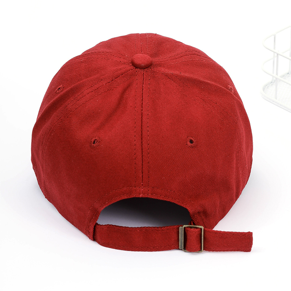 Letra gorra de béisbol de las mujeres cara de aspecto pequeño Otoño e Invierno 2023 nueva moda casual versátil gorra de pico rojo