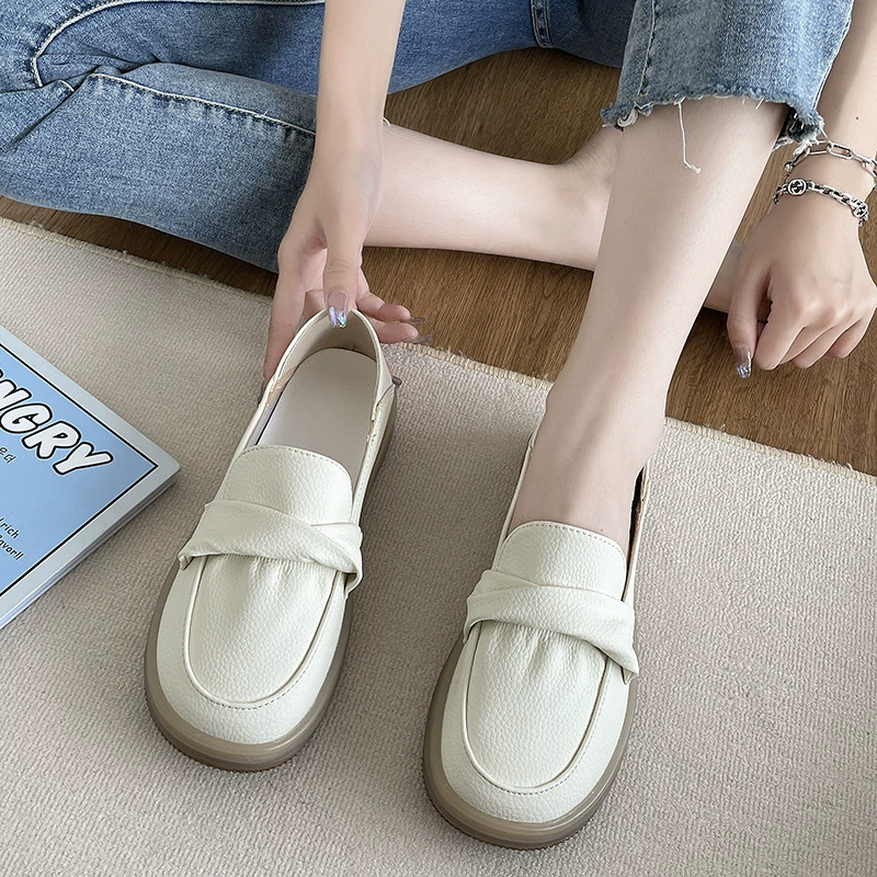 Мягкая подошва и низкая банда носить ленивые туфли 2024 маленькие белые туфли летние мягкие лица не устали ноги повседневные туфли для беременных женщин