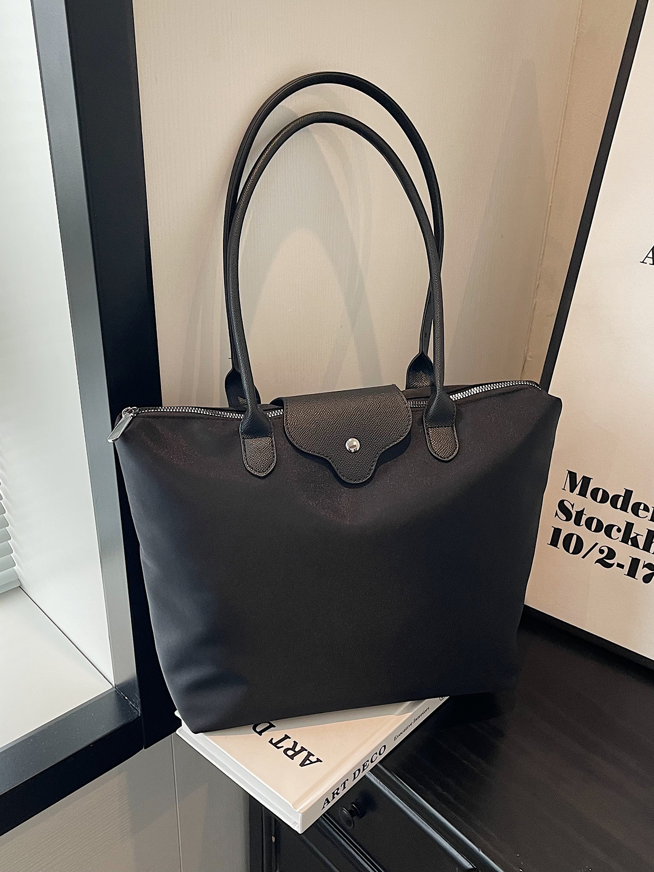 Nuevas bolsas ecológicas de gran capacidad en verano 2024 bolsas de moda de nylon simples bolsas de estilo de moda sin estilo y tirantes extraíbles