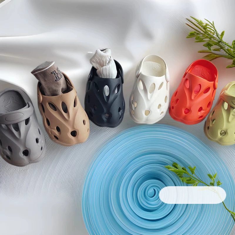 Мальчики и девочки носят дышащие модные легкие пляжные туфли с кокосовыми пещерными туфлями 2025 летом новые eva холодные тапочки