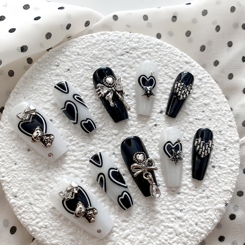 Hand-worn armor hand-painted sweet cool metal bear heavy industry Crowheart high-grade nail art patch finished wholesale Hand-worn armor hand-painted sweet cool metal bear heavy industry Crowheart high-grade nail art patch finished wholesale