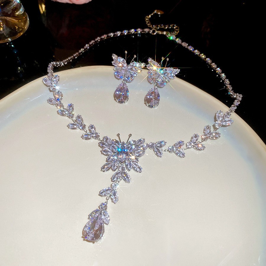 Collar de aretes cuadrados con incrustaciones de diamantes de dos piezas de moda, lujo ligero, collar de alta gama, temperamento exquisito, conjunto de joyas de todo fósforo