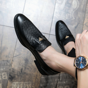 ��Ь�＾Ӣ���L�̄����eЬ���^���bƤЬһ�_��Ƥ���ɫ���b�Y��Ь