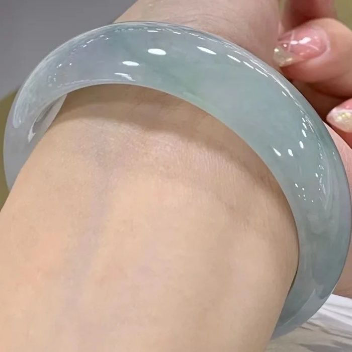 Vòng tay ngọc bích tự nhiên Miến Điện băng xanh nhạt viền rộng trong suốt chi tiết 6