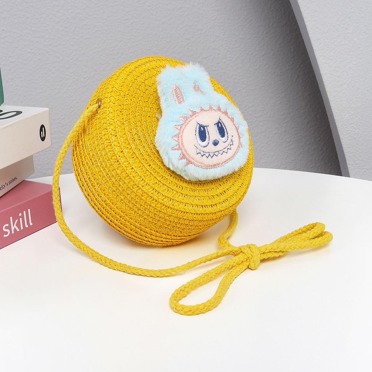 노란색 둥근 가방 + 파란색 천