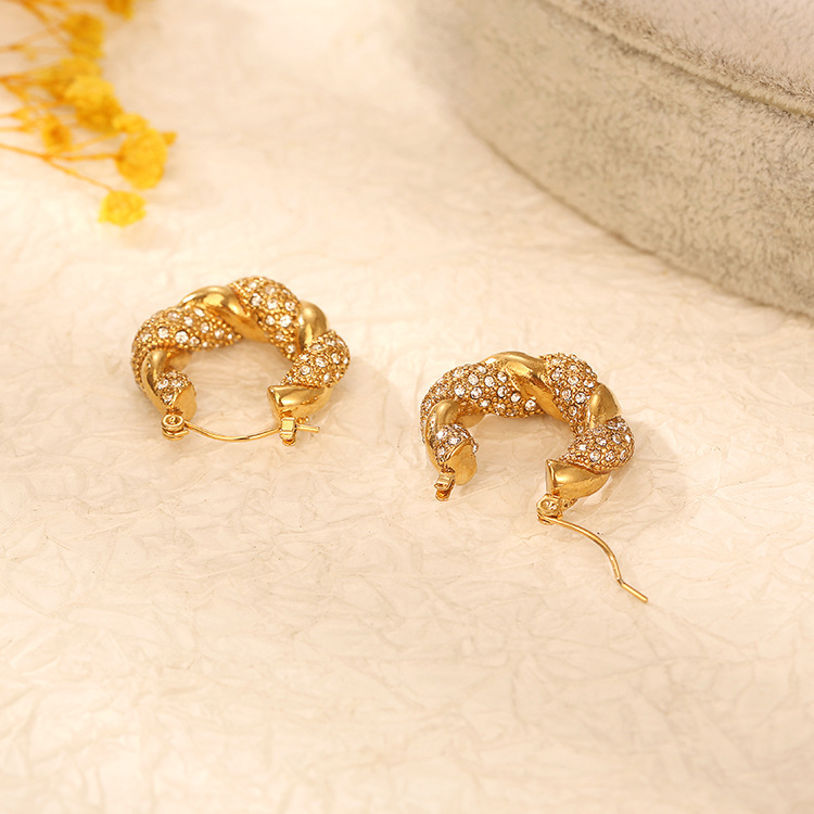 Amazon Venta caliente ZIRCON pendientes retro elegantes pendientes simples pendientes versátiles pendientes de moda al por mayor suministro directo