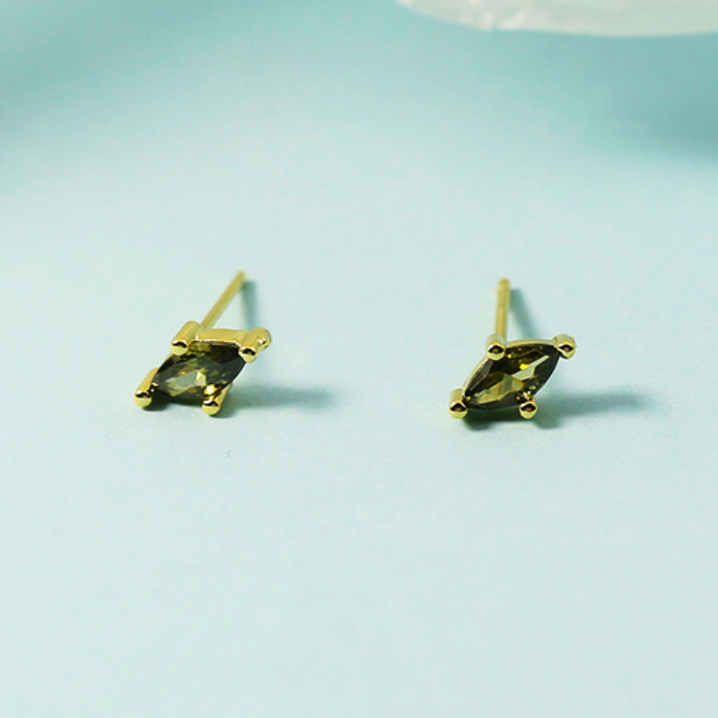 Sleeping Without Removing Marquise Olive Emerald Stud Earrings for Women, Simple and Elegant, Small and Exquisite Earrings, Versatile in Japan and Korea