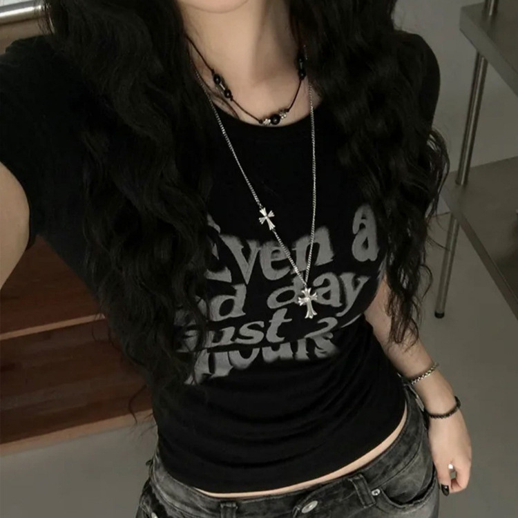 Black Round-Neck Slim-Fit Short-Sleeve T-Shirt for Women, American Style, Sweet and Cool, Flattering and Versatile Short-Sleeve Top, Trendy