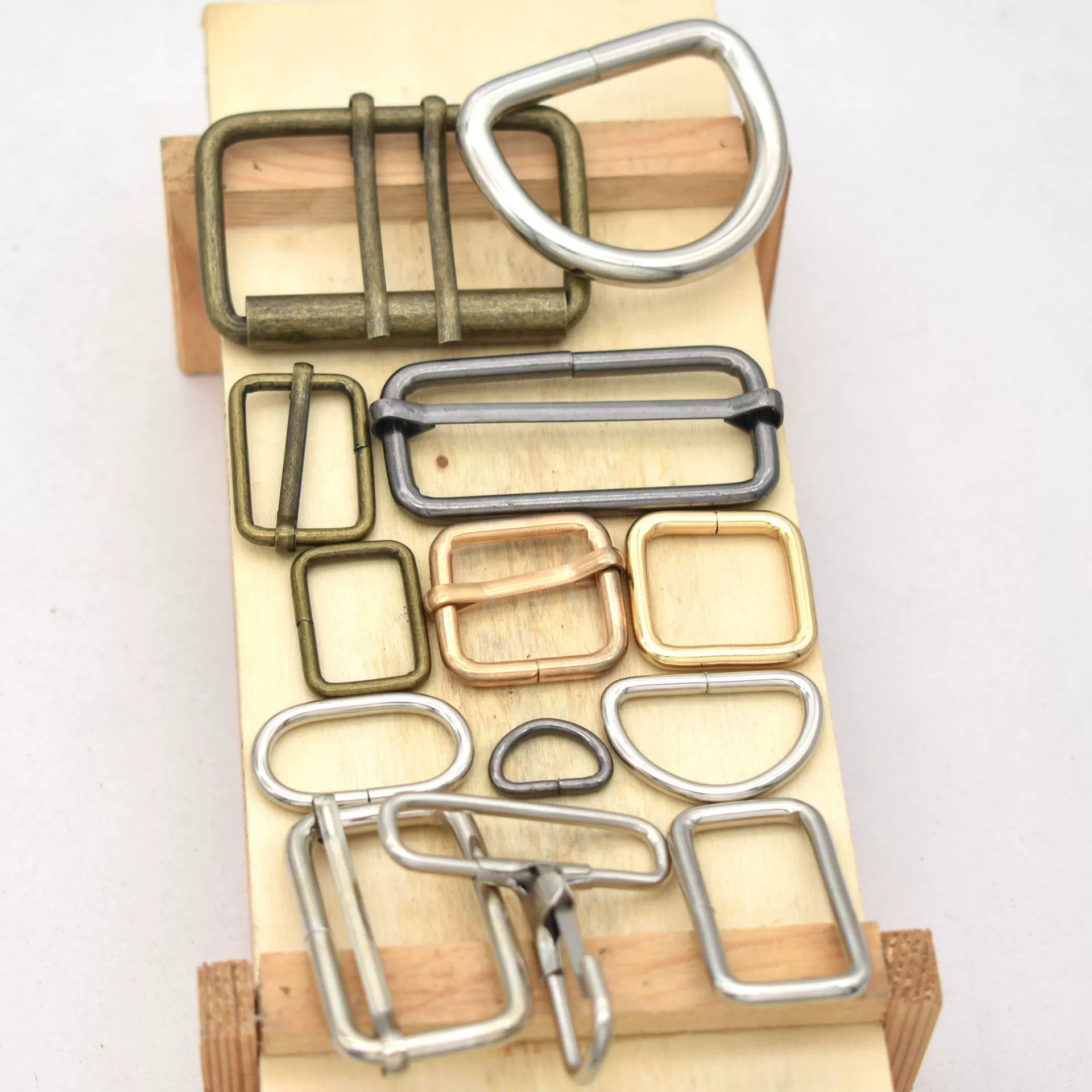 Golden travel bag accessory, (Physicals)
