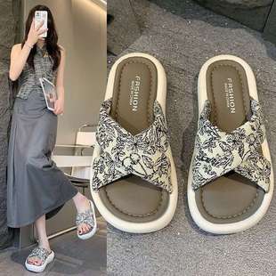 New Chinese Style Thick-Soled-3.0Cm Slippers for Women's Summer Outer Wear 2025 New High-Bottom Platform Heel Beach Slippers for Women