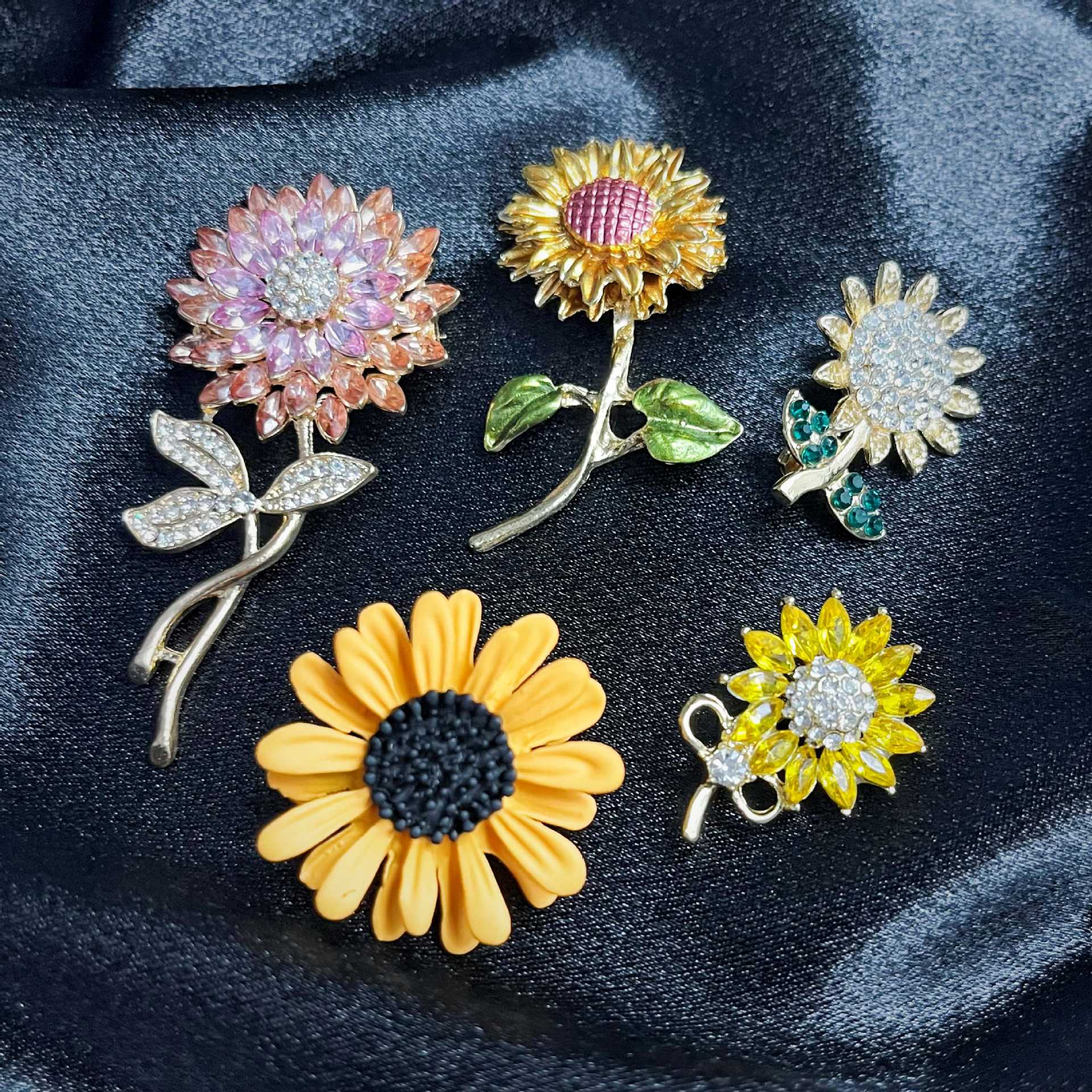 Unique Design Rhinestone Sunflower Brooch High-End Women's Brooch Versatile Anti-Exposure Collar Chanel Style