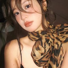 超大豹纹丝巾女系脖高级感时尚洋气春秋新款披肩腰巾氛围感围巾女