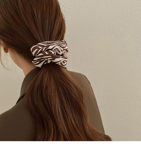 Retro French autumn and winter zebra pattern pig intestine hair ring ins temperament internet celebrity simple head flower jewelry Korean hair accessories