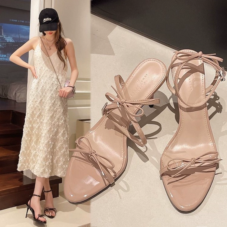 Французские открытые босоножки на высоком каблуке для женщин, лето 2025, новый стиль, большие размеры, сандалии и шлепанцы, красивые босоножки-стилето с бантом