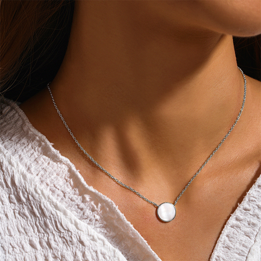 Simple Style Round Sterling Silver Inlay Shell Necklace 1 Piece display picture 3