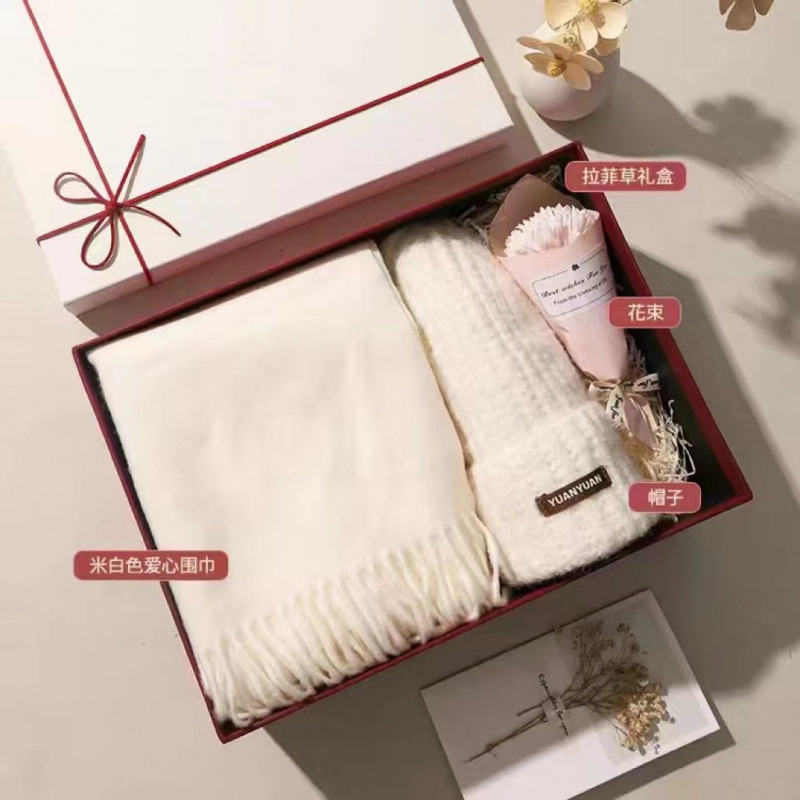Milk white + warm hat + bouquet + greeting card + gift box