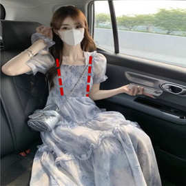 哺乳装方领碎花连衣裙夏季2025新款超仙森系收腰显瘦木耳边长裙子
