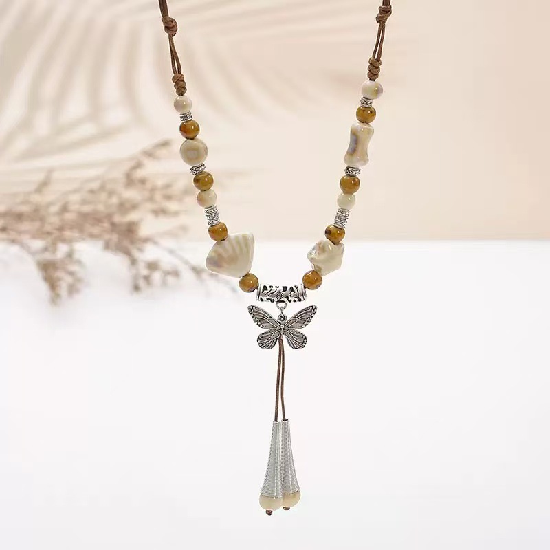 Large scallop ceramic necklace