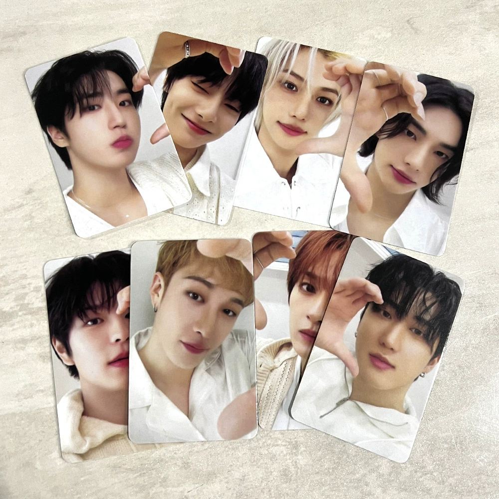 Набор фото-карт (Stray Kids) 2024 season's greetings, 8 шт., двусторонняя печать 5,4×8,6 см