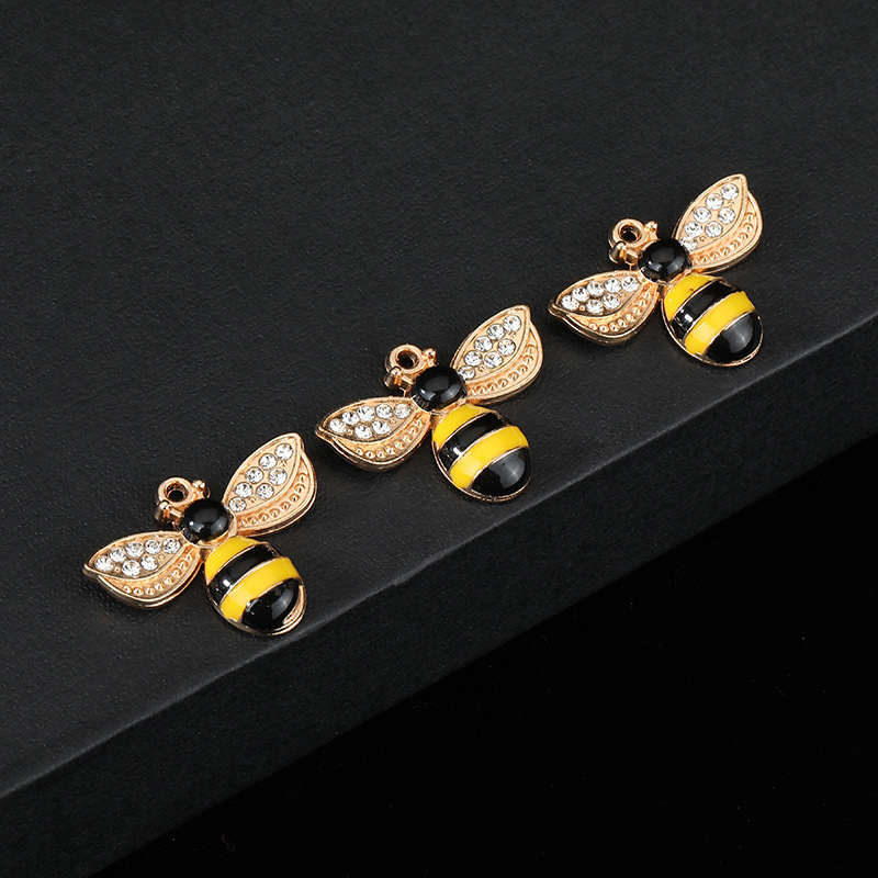New Alloy Oil-Drip Jewelry Accessories, Simulated Bee Pendant Decoration, DIY Necklace Pendant, Bracelet, Factory Supply New Alloy Oil-Drip Jewelry Accessories, Simulated Bee Pendant Decoration, DIY Necklace Pendant, Bracelet, Factory Supply