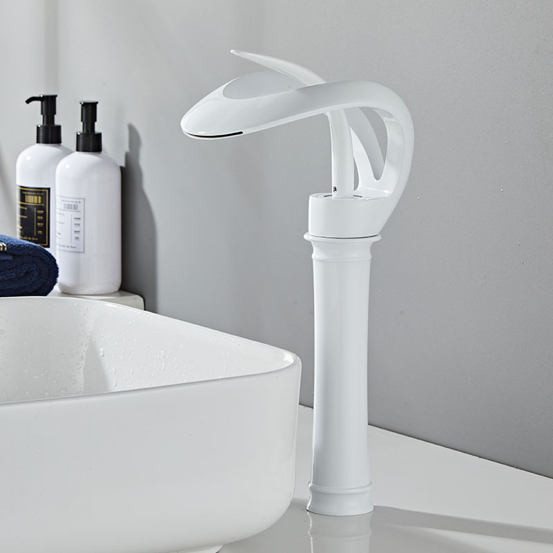 Mayor creativo de un solo agujero cascada lavabo grifo caliente y frío baño gabinete lavabo grifo cobre hogar