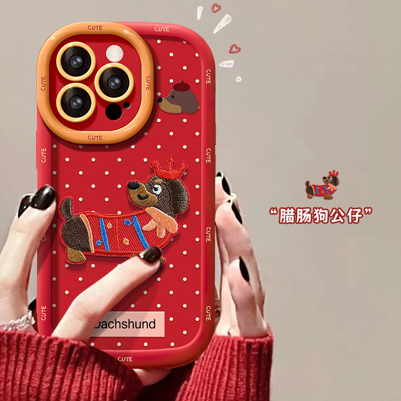 刺绣小狗贴件适用苹果16pro喜庆红色手机壳15可爱防摔14软硅胶7/8