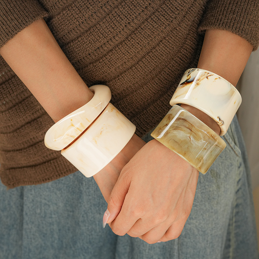 Europa y los Estados Unidos retro resina manchada pulsera de abertura geométrica simple nicho temperamento de alta sensación pulsera joyería de mujer