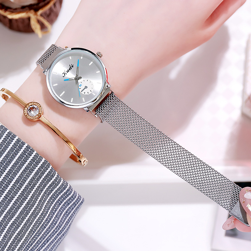 2023 Comercio exterior nuevo reloj moda femenina europea y americana retro estudiante coreano simple pequeño reloj de correa de malla redonda