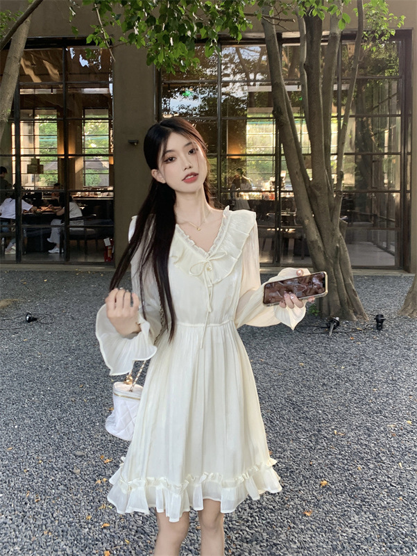 温柔风绝美V领长袖连衣裙女秋季新款法式气质显瘦木耳边小白裙子|undefined
