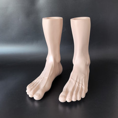 男性の足の模型のpvcの肌色をシミュレーションします。