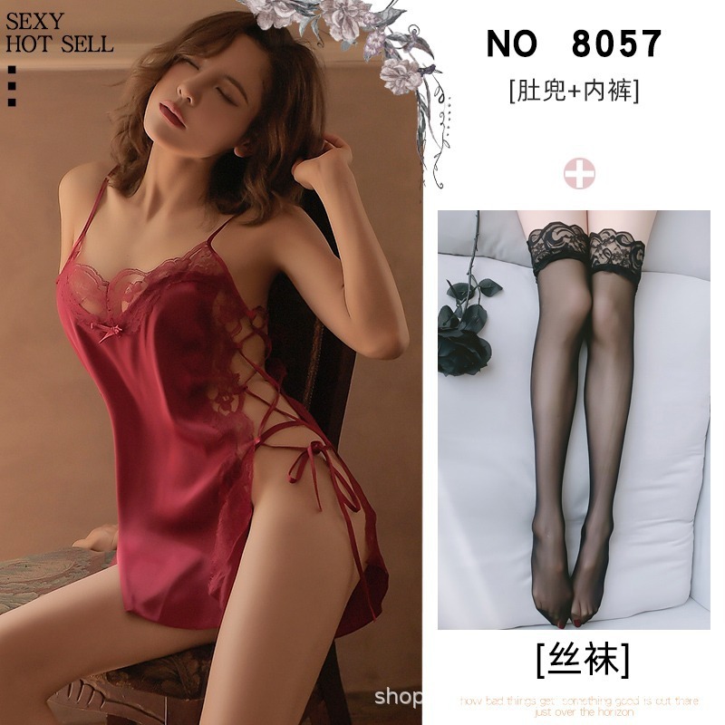 부르고뉴 잠옷 + 검은 스타킹