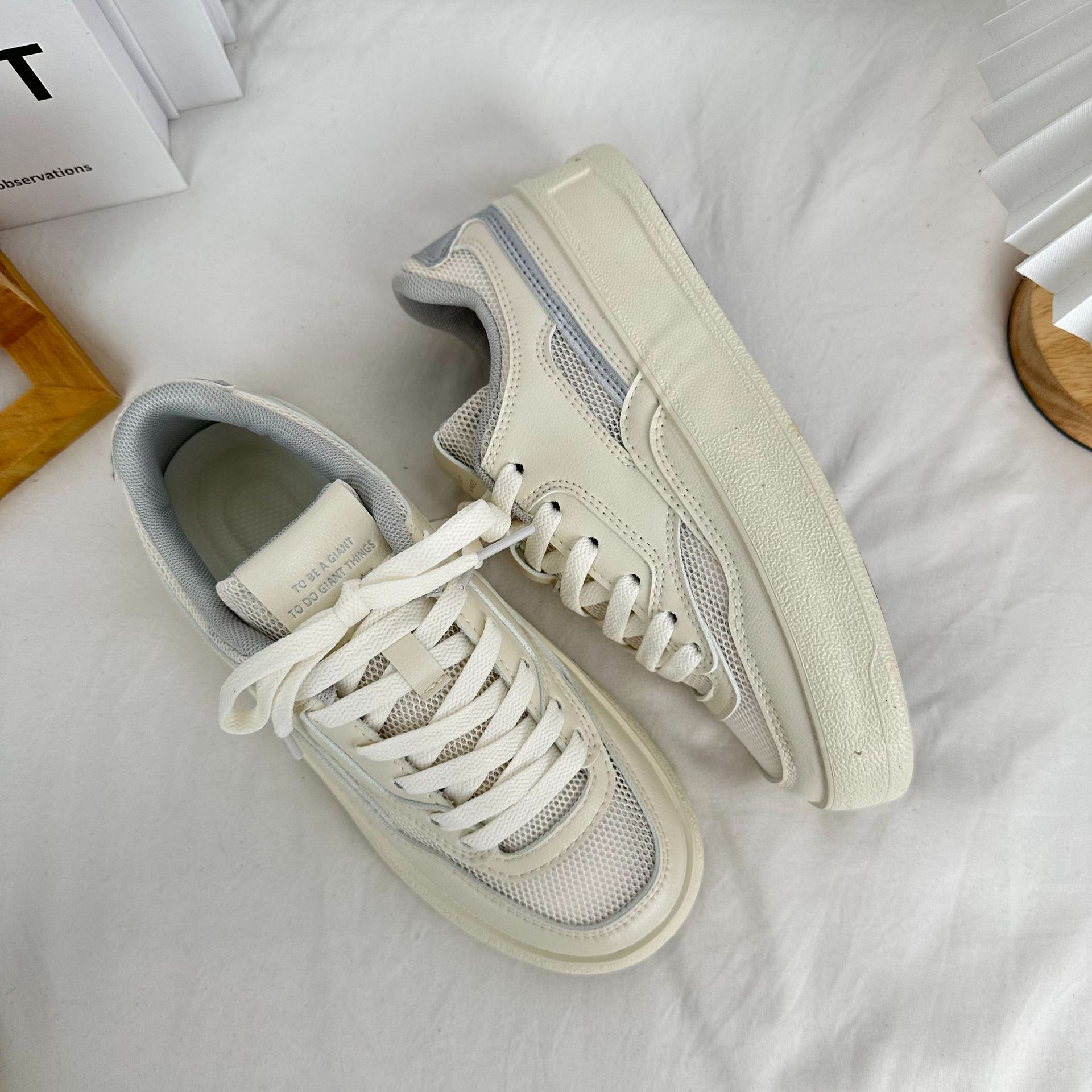 Yuanbo 2024 primavera y verano malla transpirable zapatos blancos de mujer coreana versátil Harajuku zapatos de lona deportivos zapatos de skate casuales